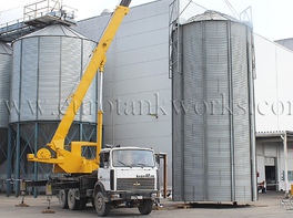 Érection du silo à grains